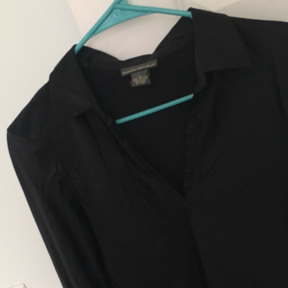 100% silk banana republic top- slight bell sleeve